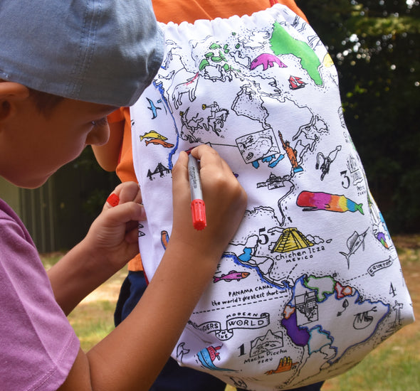 colour in world map Christmas gift toys